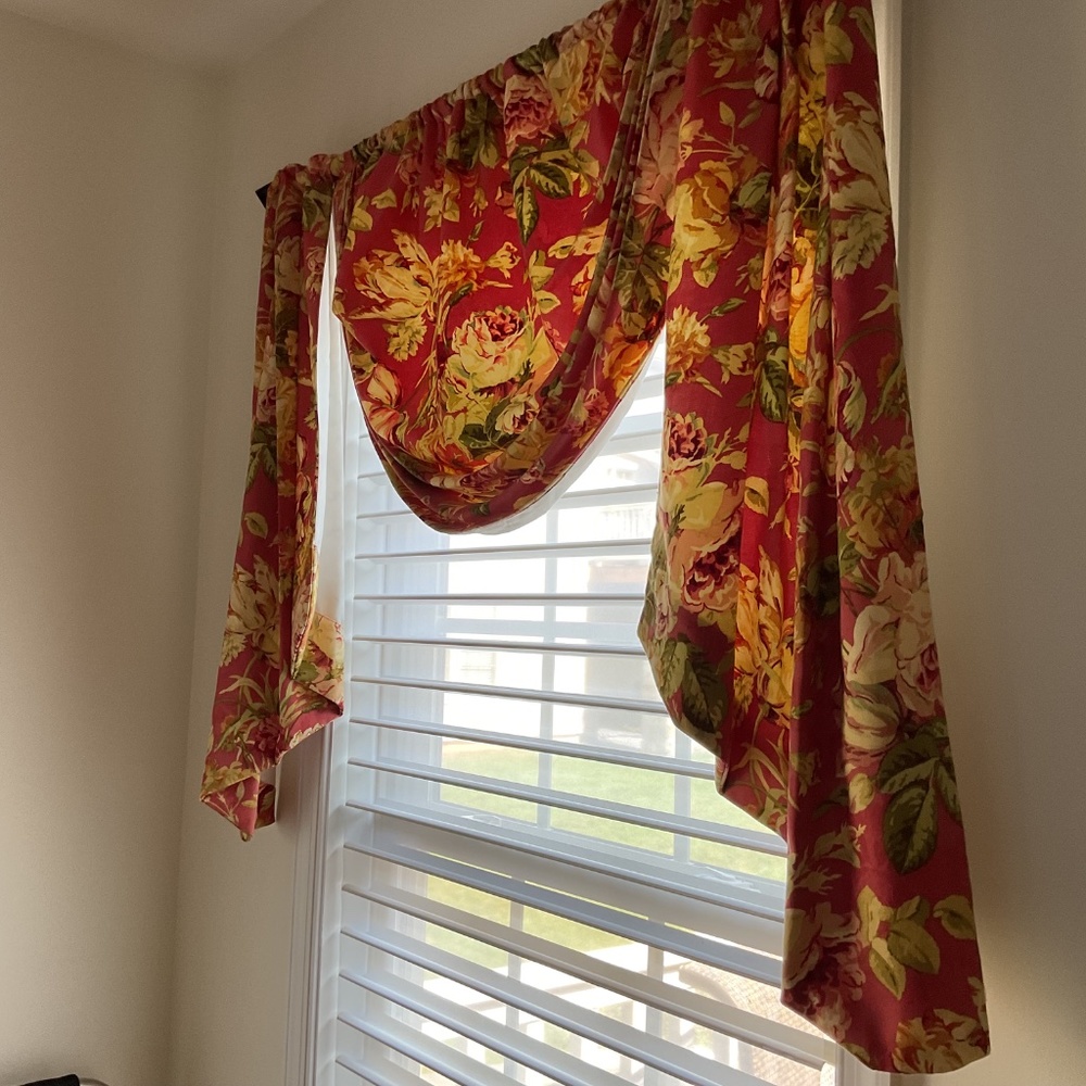 Draperies - Picture 2 of 4